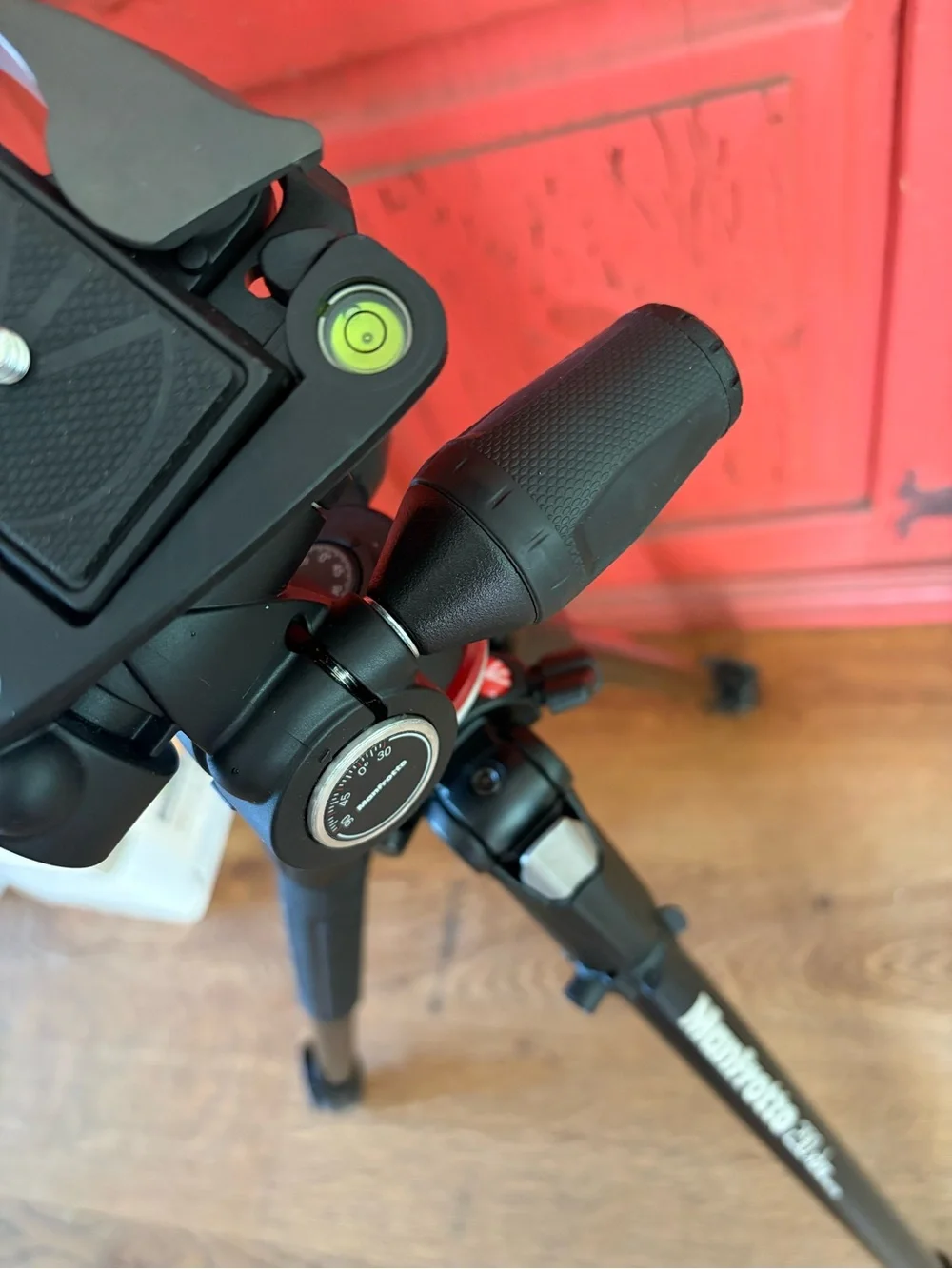 Manfrotto tripod with case MH804-3WUS